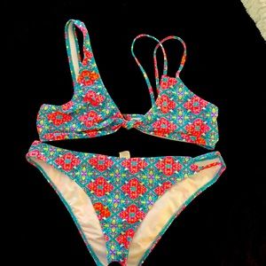 Cute floral bikini!